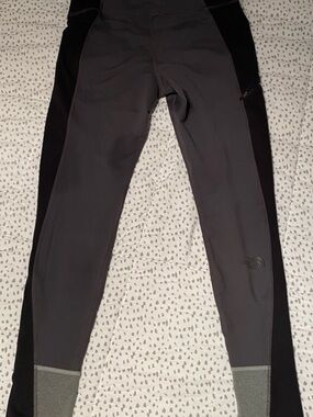The North Face Women’s Medium FlashDry Leggings Gray/Black Athletic Pants